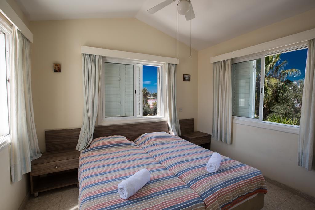 Merab Center Villas Agia Napa Exterior foto